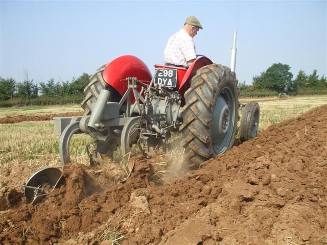 Rhodeploughingmatch199200914Small.jpg