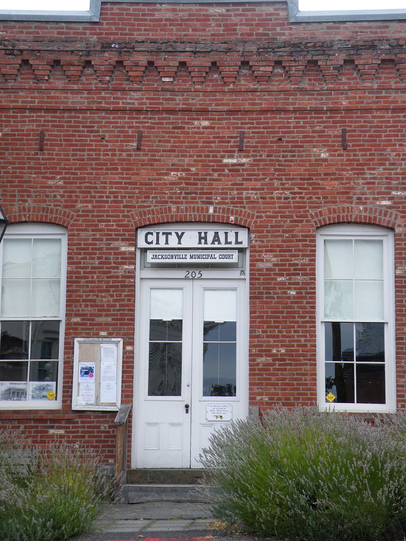 Jacksonville Oregon - Historic Small Town, B&B Mini Break Vacation Jacksonville Oregon Brick City Hall Building