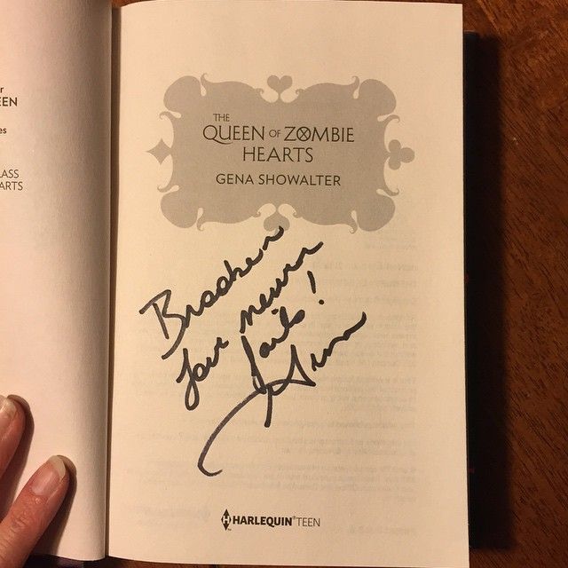 Queen of Zombie Hearts Signed photo 10368259_10153007558397150_614384022723932977_n_zps6f938a79.jpg