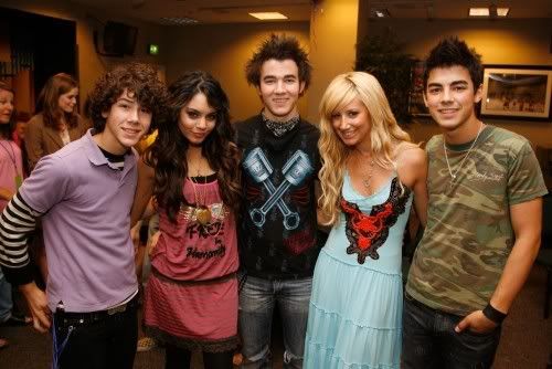 017.jpg Jonas Brothers with Ashley Tisdale and Vanessa Anne Hudgens. image by awenhaf